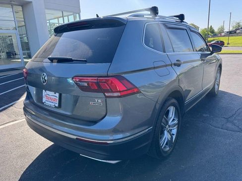 Used 2018 Volkswagen Tiguan SEL Premium w/ 3rd Row Seat Package AWD/4WD image 3