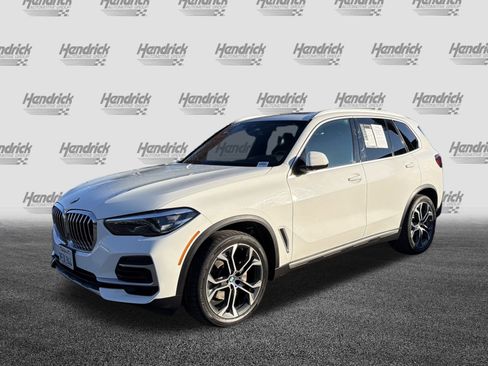 Used 2023 BMW X5 xDrive40i w/ Premium Package image 2