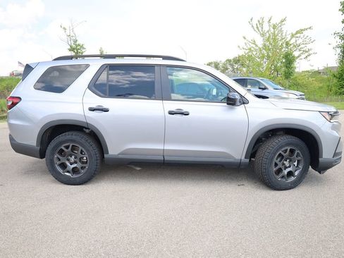 New 2025 Honda Pilot TrailSport image 7