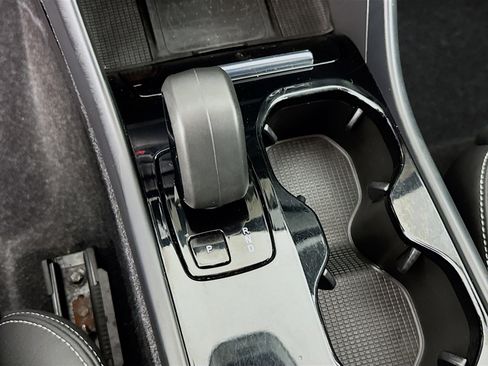 Used 2023 Volvo XC40 Recharge Ultimate image 19