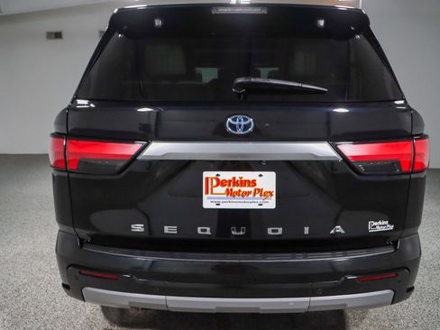 Used 2024 Toyota Sequoia Capstone image 8
