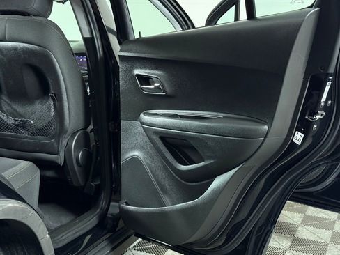 Used 2020 Chevrolet Trax LS FWD image 26