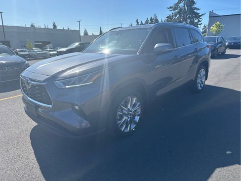 Used 2021 Toyota Highlander Limited AWD/4WD image 3