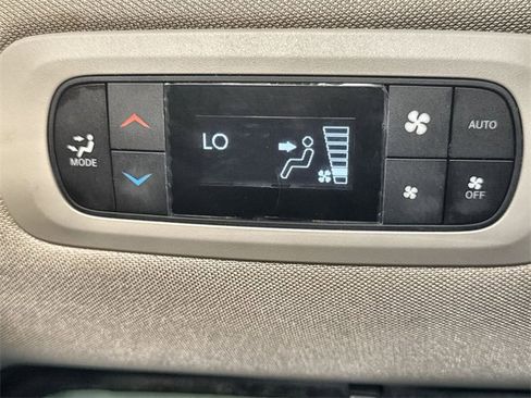 Used 2024 Chrysler Pacifica Touring-L image 20