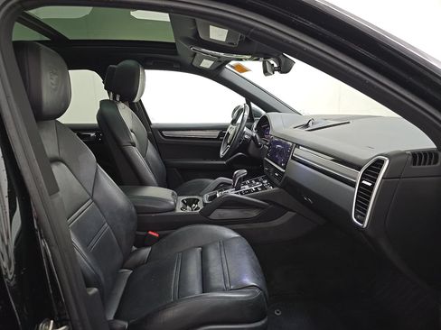 Used 2023 Porsche Cayenne Platinum Edition AWD/4WD image 15