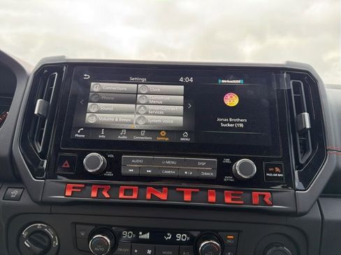 Used 2025 Nissan Frontier PRO-4X w/ Interior Protection Package image 26