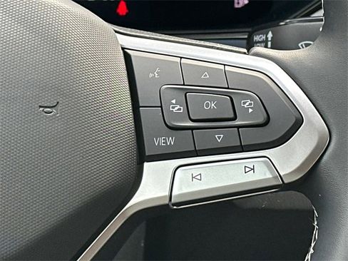 Certified 2022 Volkswagen Taos SE image 25