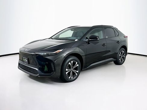 Used 2023 Toyota bZ4X XLE w/ Weather Package image 3