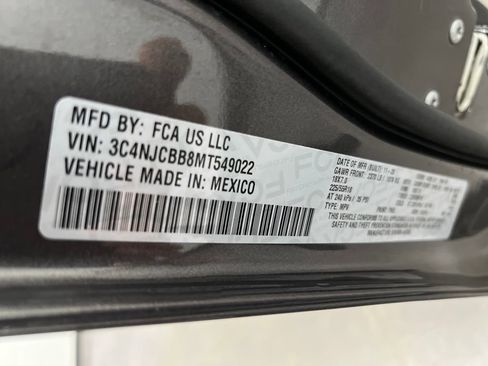 Used 2021 Jeep Compass Latitude image 29