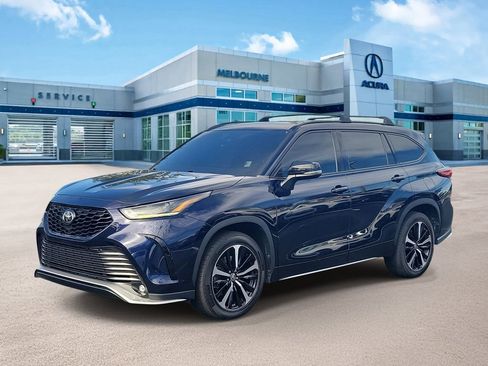 Used 2021 Toyota Highlander XSE image 3