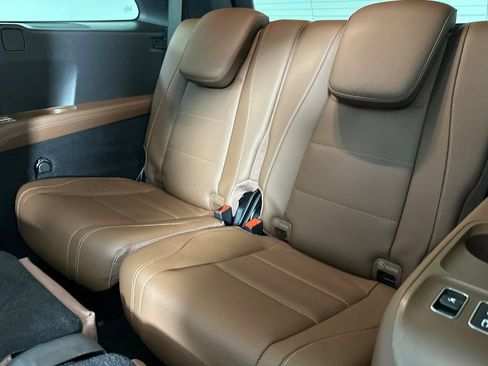 Certified 2026 Mercedes-Benz GLS 450 4MATIC image 19