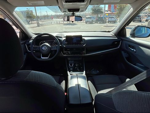 Used 2023 Nissan Rogue SV image 25