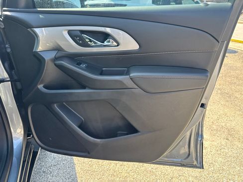 Used 2019 Chevrolet Traverse LT FWD image 31