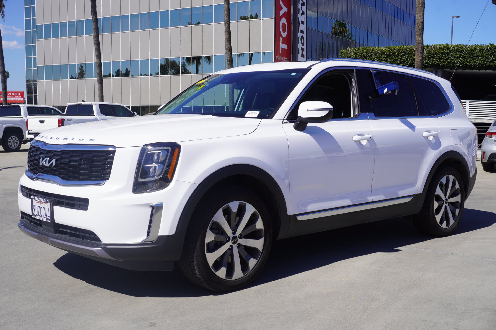 Used 2022 Kia Telluride EX w/ EX Premium Package FWD image 4