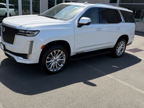 Used 2024 Cadillac Escalade Premium Luxury AWD/4WD image 2