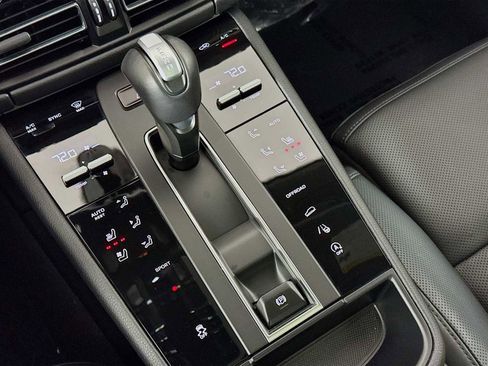 Used 2025 Porsche Macan image 17
