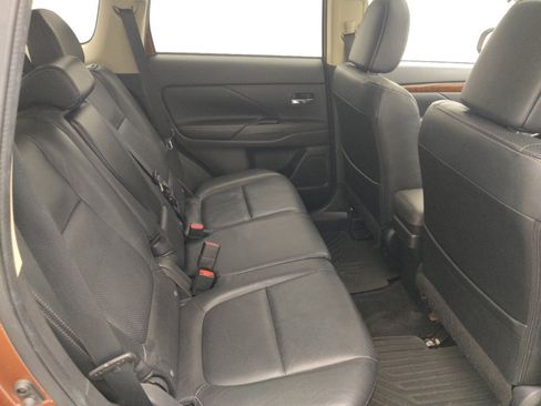 Used 2014 Mitsubishi Outlander GT AWD/4WD image 19