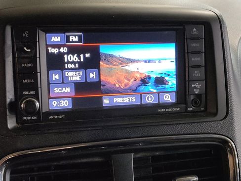 Used 2020 Dodge Grand Caravan SE image 25