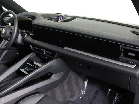 Used 2025 Porsche Macan 4 Electric image 24