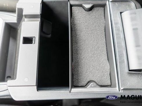 Used 2023 Ford Explorer XLT AWD/4WD image 31