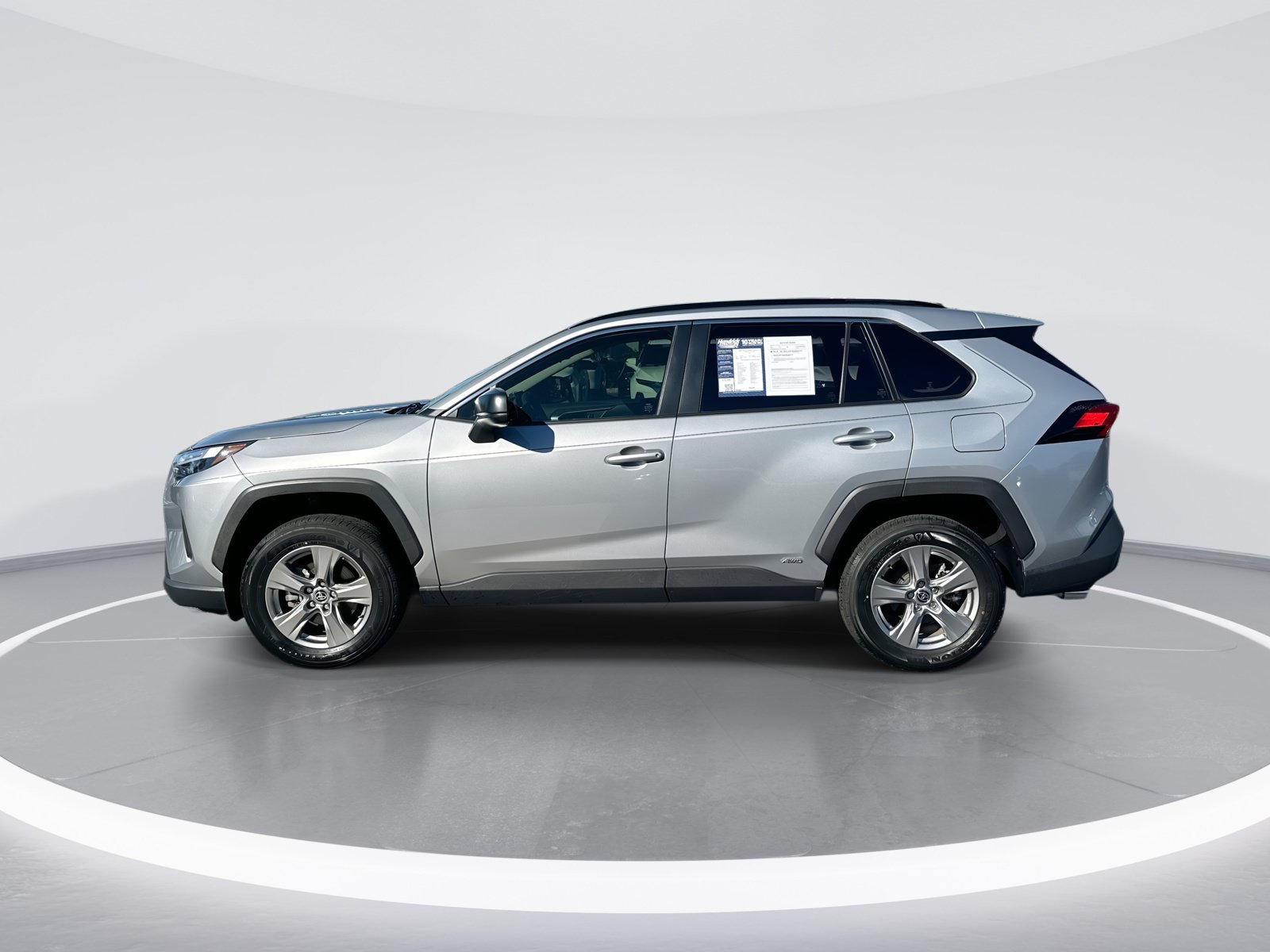 Used 2025 Toyota RAV4 LE AWD/4WD image 6