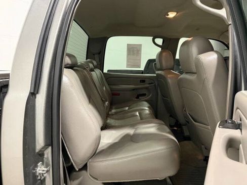 Used 2006 GMC Sierra 2500 SLT w/ Heavy-Duty Power Package image 15