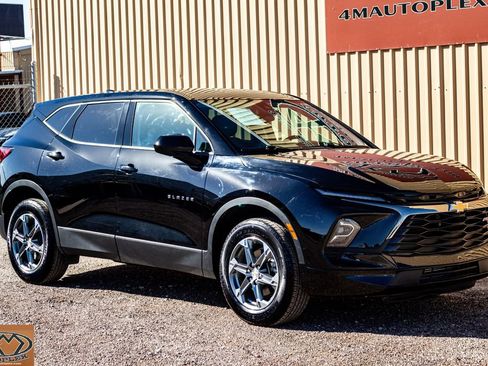 Used 2025 Chevrolet Blazer LT image 1