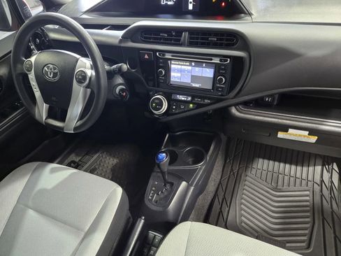 Used 2015 Toyota Prius C One FWD image 5