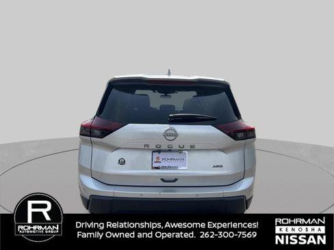 Used 2025 Nissan Rogue SV AWD/4WD image 6