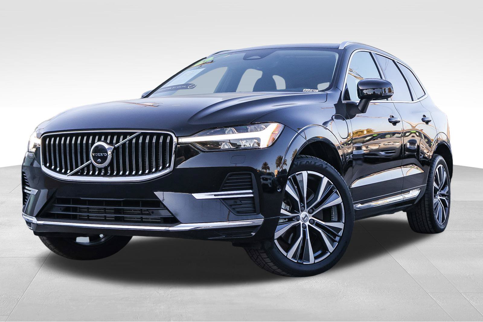 Used 2022 Volvo XC60 T8 Inscription Expression w/ Advanced Package AWD/4WD image 1