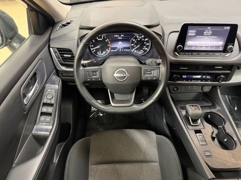 Used 2025 Nissan Rogue SV FWD image 36