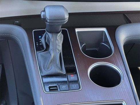 Used 2024 Toyota Sienna LE image 6