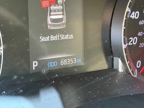 Used 2020 Toyota Highlander LE image 9