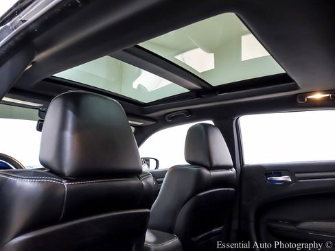 Used 2014 Chrysler 300 S image 17