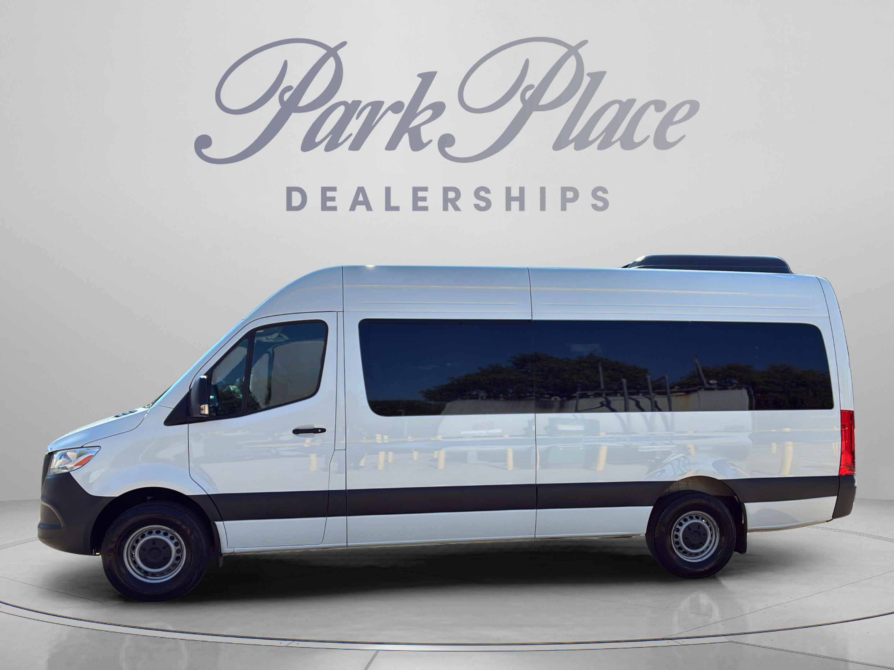 Used 2025 Mercedes-Benz Sprinter 2500 image 2