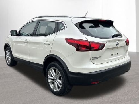 Used 2019 Nissan Rogue Sport SV w/ Technology Package image 2