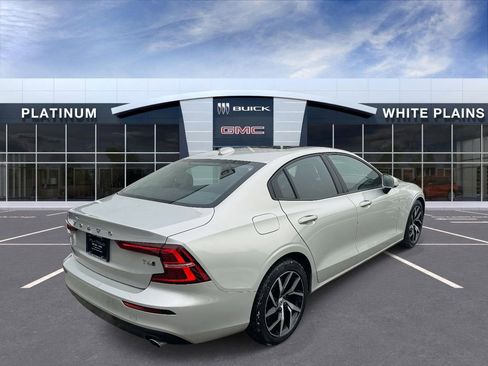 Used 2019 Volvo S60 T6 Momentum w/ Premium Package image 7