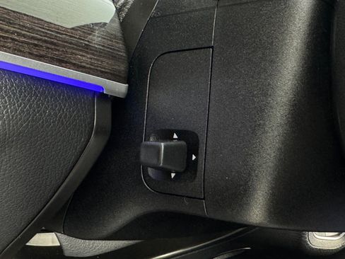 Used 2021 Mercedes-Benz GLE 350 w/ Premium Package image 19