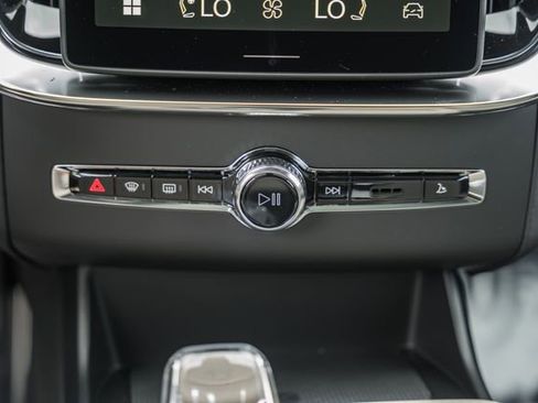 New 2026 Volvo XC90 B6 Plus w/ Protection Package Premier AWD/4WD image 23