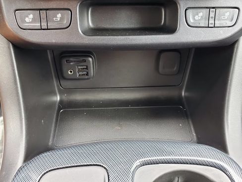 Used 2019 Chevrolet Colorado Z71 AWD/4WD image 36