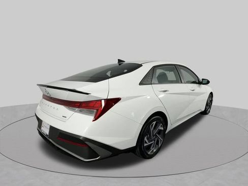 Used 2025 Hyundai Elantra SEL FWD image 10