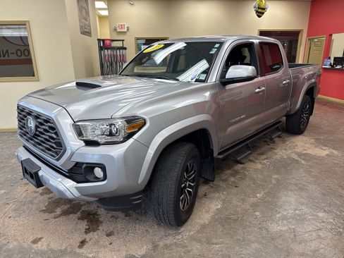 Used 2023 Toyota Tacoma TRD Sport image 3