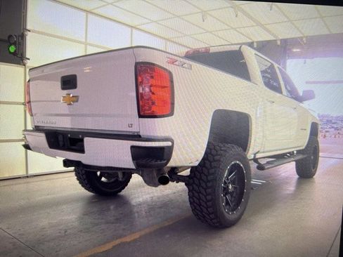 Used 2018 Chevrolet Silverado 1500 LT w/ All Star Edition image 4