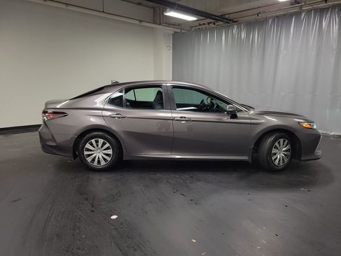 Used 2022 Toyota Camry LE FWD image 9