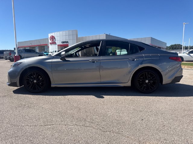 Used 2025 Toyota Camry SE FWD image 3