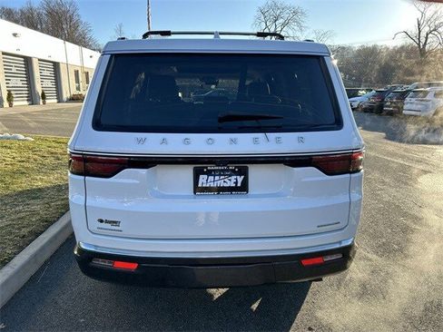 Used 2022 Jeep Wagoneer Series III w/ Premium Group I image 27