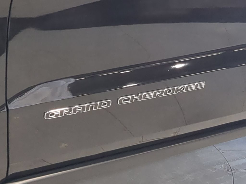 Used 2021 Jeep Grand Cherokee Limited AWD/4WD image 16