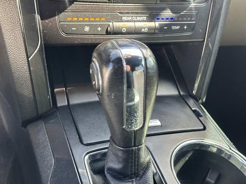 Certified 2019 Ford Explorer XLT image 15