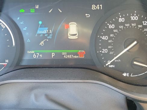 Used 2025 Toyota Sienna LE FWD image 25