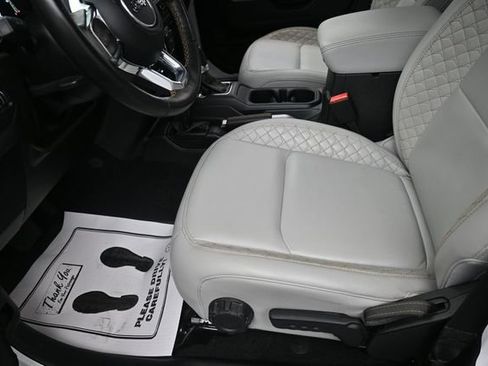 Used 2023 Jeep Gladiator Overland AWD/4WD image 15